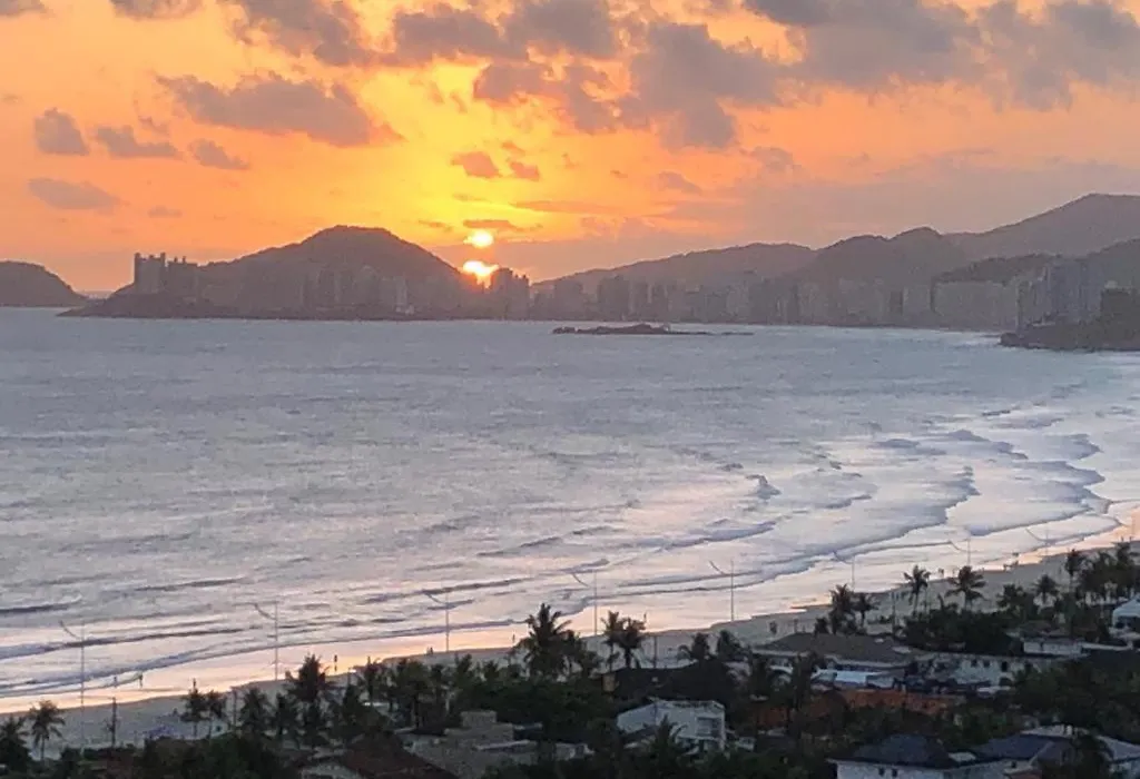 Maravilhoso apartamento vista mar Enseada Guarujá-1